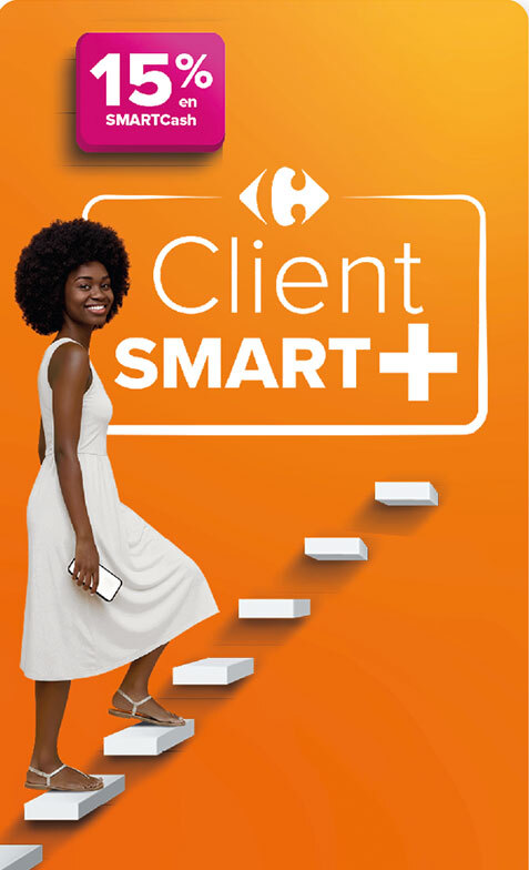 Client SMART+ : 15 % en SMARTCash, une cliente monte les marches